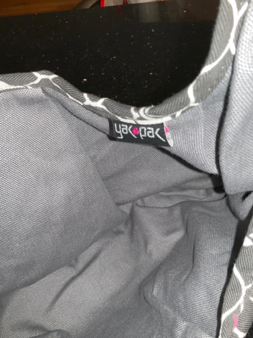 Yak pak bird accent hobo shoulder bag preowned but new, gray, black, pink